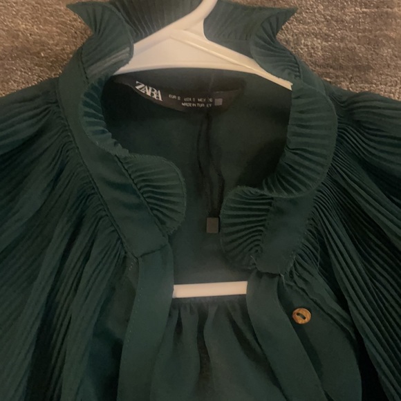 Zara Elegant Green Blouse - Picture 5 of 5